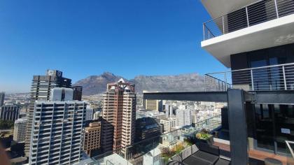 Always-Power Luxury Sky Retreat - image 25