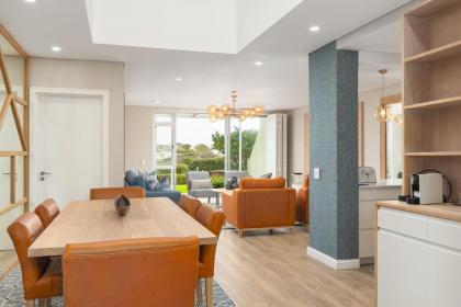 Dolphin Beach E30 - image 21