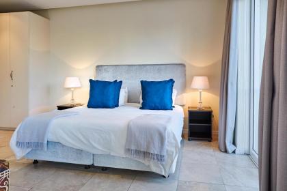 Spacious Apartment Waterfront Fast WIFI - image 21