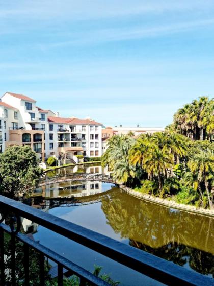 Island Club by Smart City Stays - image 25