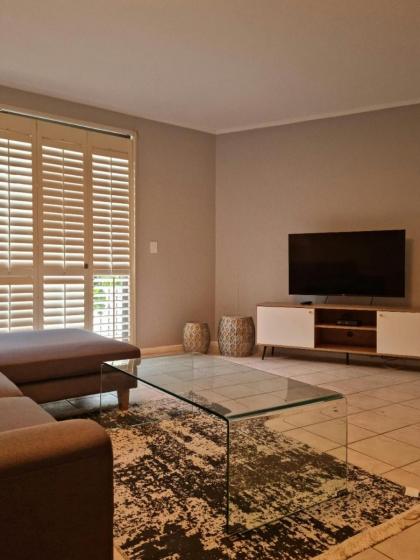 Island Club by Smart City Stays - image 28