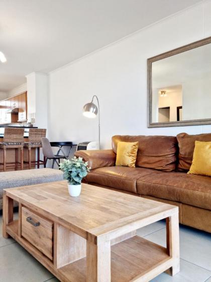 Island Club by Smart City Stays - image 29