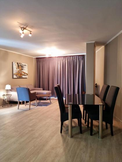 Island Club by Smart City Stays - image 30