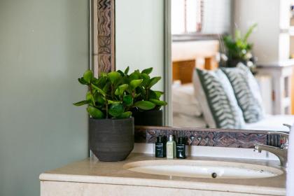 Beach Studios- Camps Bay - image 30