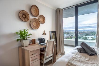 Tranquil Spacious Quiet Trendy with a View - image 21