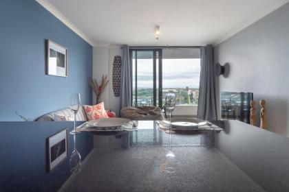 Tranquil Spacious Quiet Trendy with a View - image 22