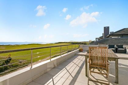 2 Bay Sunset Villa - image 28