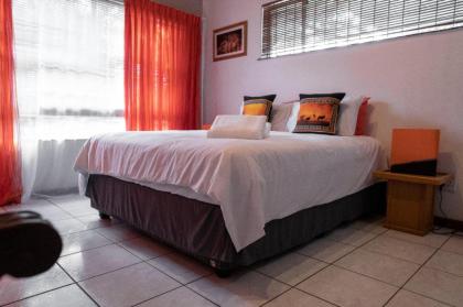 Lyronne Guesthouse Shuttle and Tours - image 22