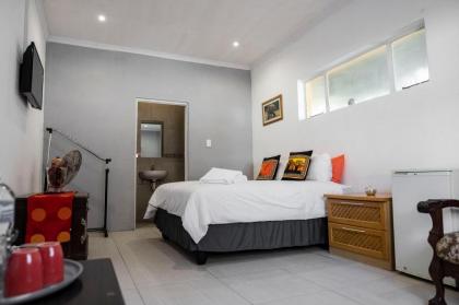 Lyronne Guesthouse Shuttle and Tours - image 23