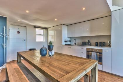 1 Bedroom Loft Apartment border of De Waterkant and Green Point. - image 22