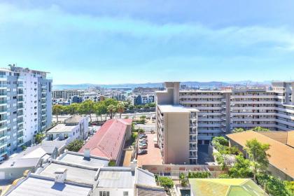 1 Bedroom Loft Apartment border of De Waterkant and Green Point. - image 27