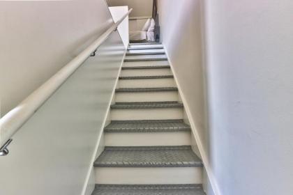 1 Bedroom Loft Apartment border of De Waterkant and Green Point. - image 29