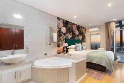 Seaside Village Penthouse F23 by HostAgents - image 16