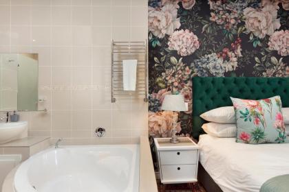 Seaside Village Penthouse F23 by HostAgents - image 17