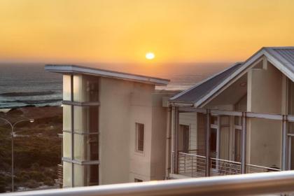 Seaside Village Penthouse F23 by HostAgents - image 29