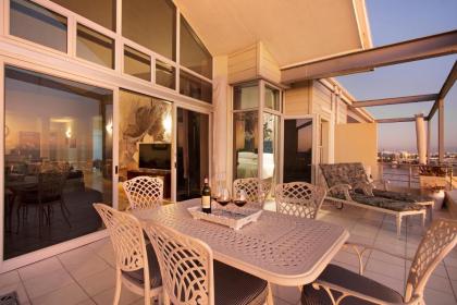 Seaside Village Penthouse F23 by HostAgents - image 6