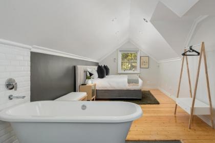 Point Break Cottage - image 21