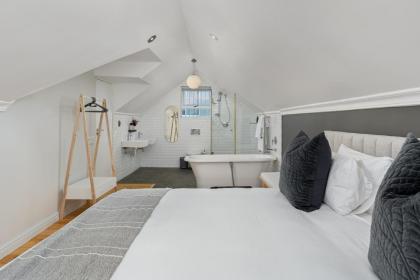 Point Break Cottage - image 24