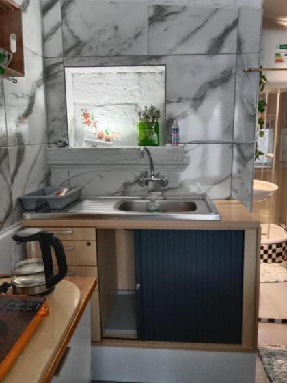 COZY PRIVATE EN SUITE STUDIO - image 10
