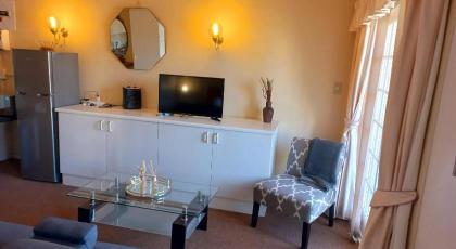 Cozy Strand Beach Getaway - Studio Apartment - image 23