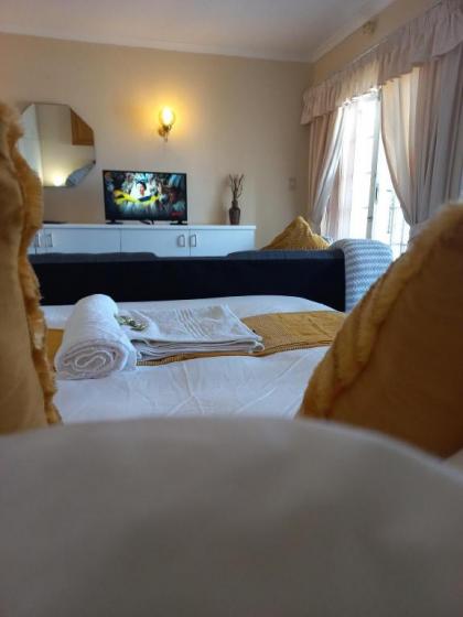 Cozy Strand Beach Getaway - Studio Apartment - image 24