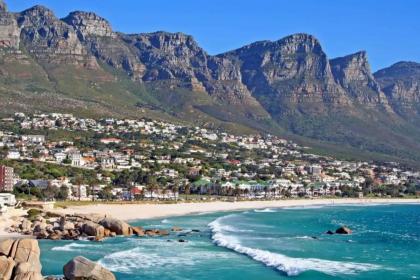 Amazing 2 Bedroom Apartment with mountain views on Kloof street - image 25