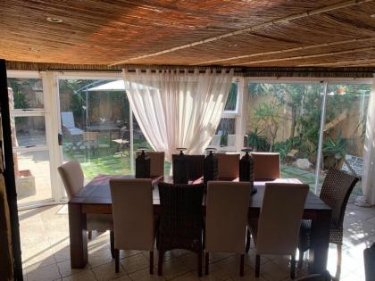 Large 5 Bedroom Villa close to blouberg beach - image 25