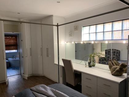 Large 5 Bedroom Villa close to blouberg beach - image 26