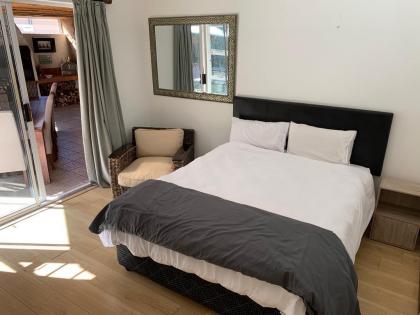 Large 5 Bedroom Villa close to blouberg beach - image 28