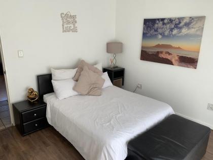 Large 5 Bedroom Villa close to blouberg beach - image 29