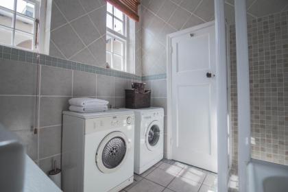 Victoria Court Two Bedroom Oasis in Trendy Long St - image 14