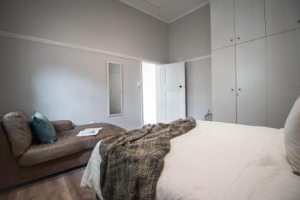 Victoria Court Two Bedroom Oasis in Trendy Long St - image 4