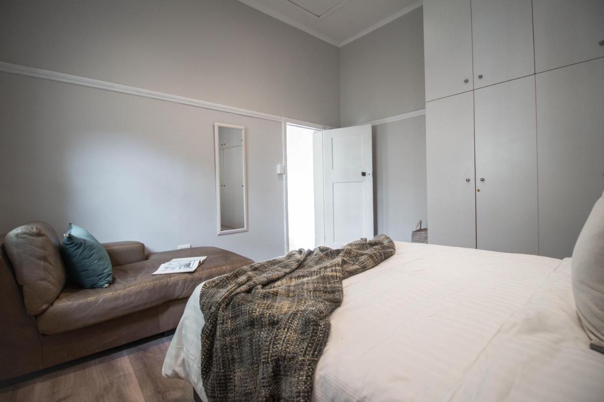 Victoria Court Two Bedroom Oasis in Trendy Long St - image 4