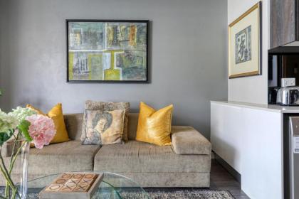 Backup-Powered Classic Luxury Apartment - image 11
