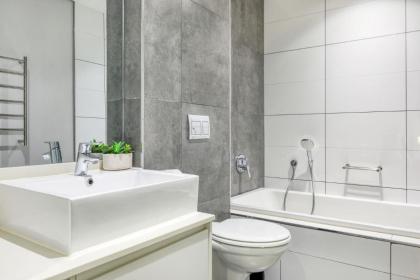 Backup-Powered Classic Luxury Apartment - image 24
