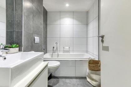 Backup-Powered Classic Luxury Apartment - image 25