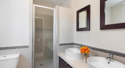 Knightsbridge Terrace - image 9