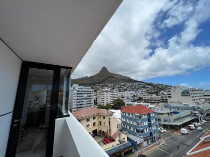 Sea Point Luxury Best Position 1 Bedroom Apartment Queen Size Bed & Inverter For TV - image 22
