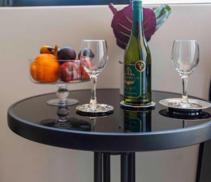 Sea Point Luxury Best Position 1 Bedroom Apartment Queen Size Bed & Inverter For TV - image 24