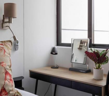 Sea Point Luxury Best Position 1 Bedroom Apartment Queen Size Bed & Inverter For TV - image 26