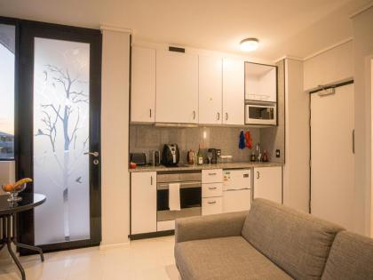 Sea Point Luxury Best Position 1 Bedroom Apartment Queen Size Bed & Inverter For TV - image 27
