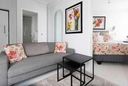 Sea Point Luxury Best Position 1 Bedroom Apartment Queen Size Bed & Inverter For TV - image 29