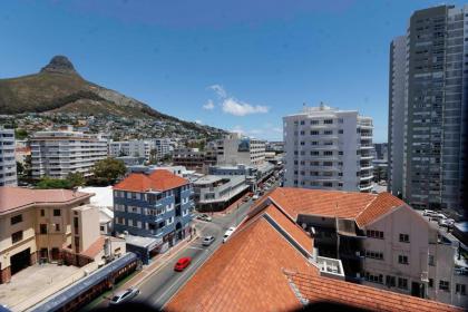 Sea Point Luxury Best Position 1 Bedroom Apartment Queen Size Bed & Inverter For TV - image 30