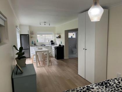 Silver Sunsets Self-Catering Apartments - image 28