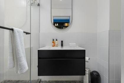 New Luxe Studio Apartment  Wifi  Netflix - image 23
