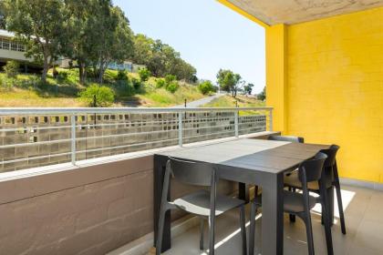 Contemporary 3-Bed at the Peak of Bo-Kaap  Pool - image 23