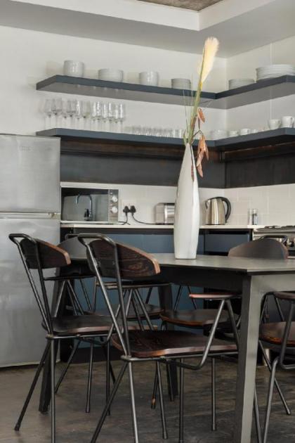 Contemporary 3-Bed at the Peak of Bo-Kaap  Pool - image 24