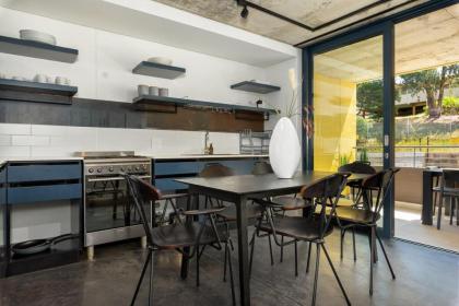 Contemporary 3-Bed at the Peak of Bo-Kaap  Pool - image 25