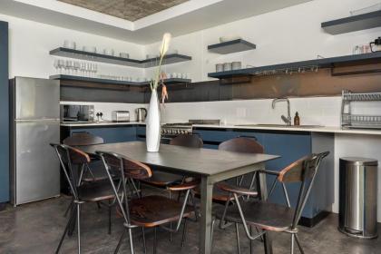 Contemporary 3-Bed at the Peak of Bo-Kaap  Pool - image 26