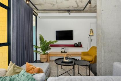 Contemporary 3-Bed at the Peak of Bo-Kaap  Pool - image 29